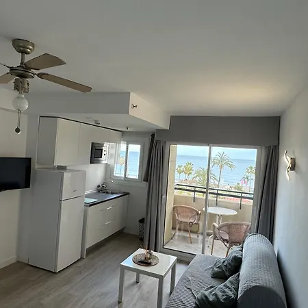 Carihuela 1ª Linea Playa דירה טורמולינוס